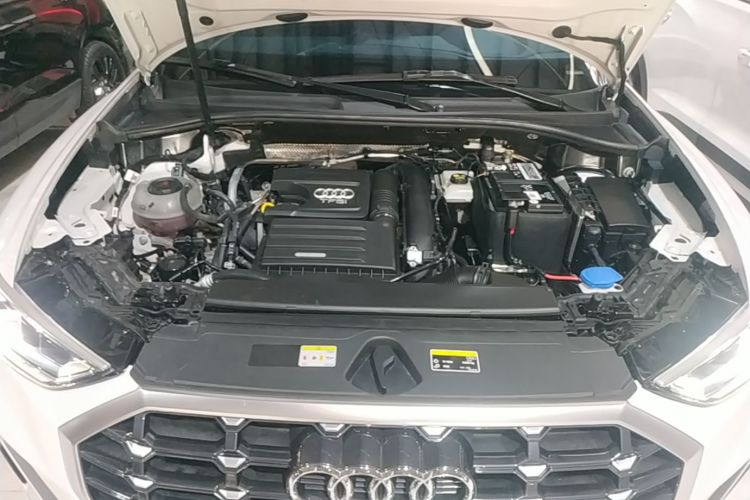 Audi Q3 2022 car image #20