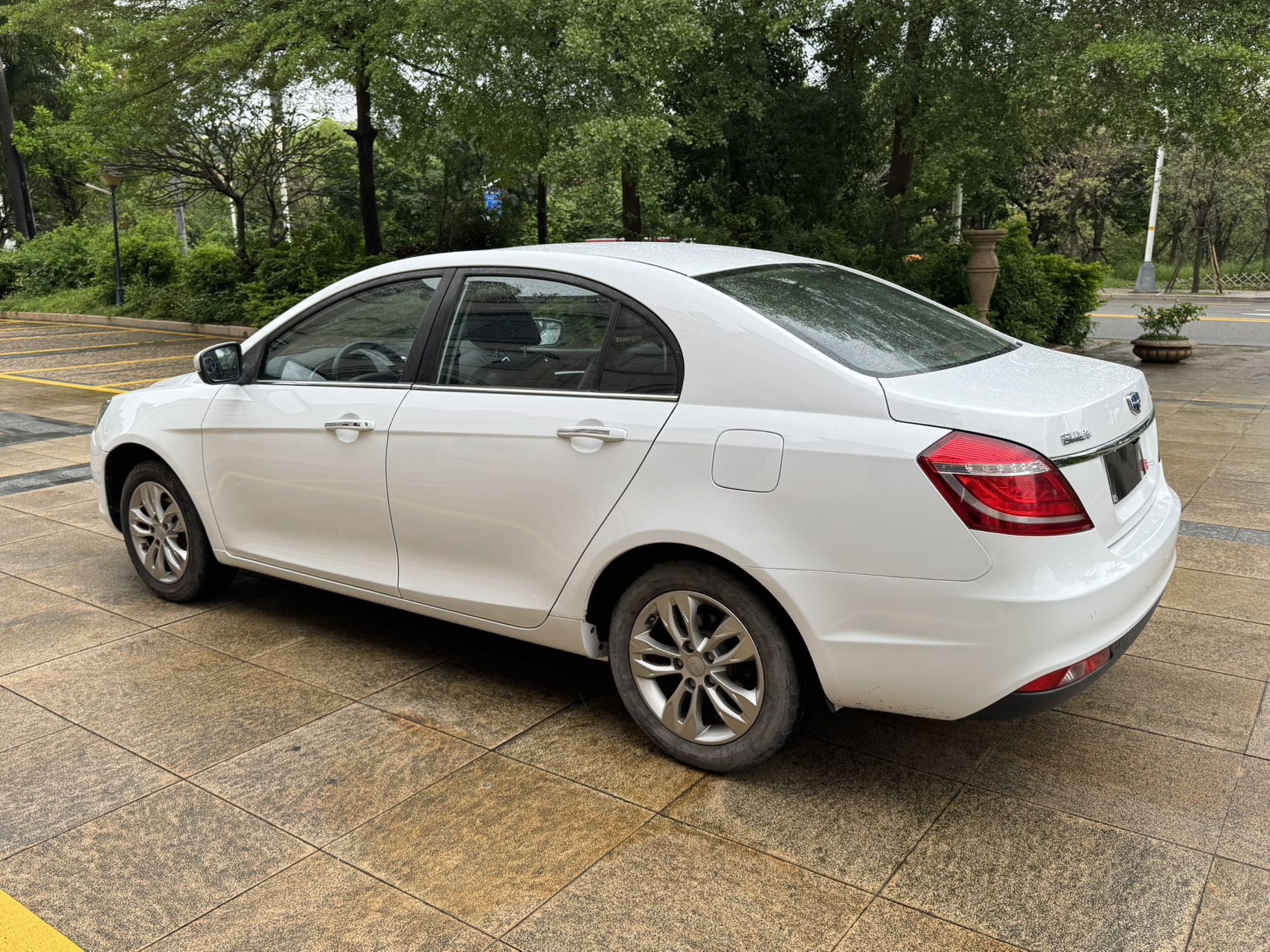 GEELY Emgrand 2016 #9 GEELY Emgrand 2016 car image #9