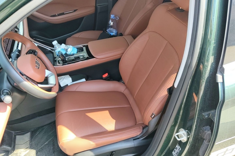 GEELY Emgrand 2025 #26 GEELY Emgrand 2025 car image #26