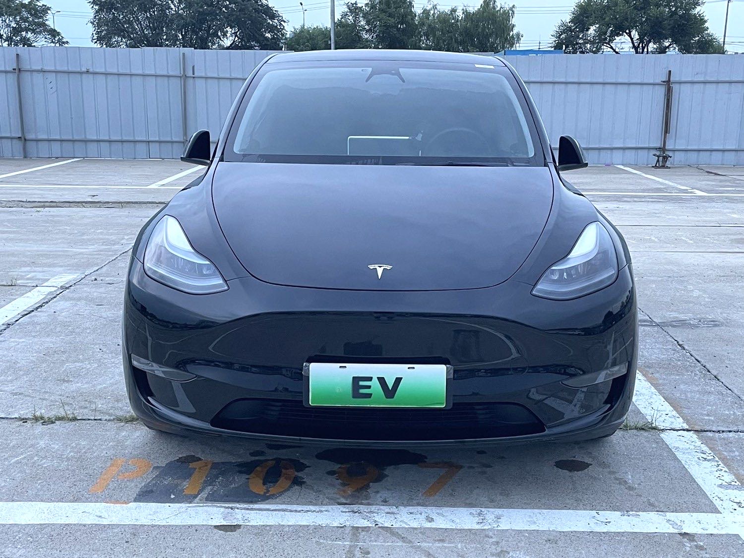 Tesla Model Y 2021 #2 Tesla Model Y 2021 car image #2