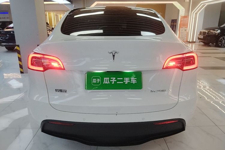 Tesla Model Y 2023 #4 Tesla Model Y 2023 car image #4