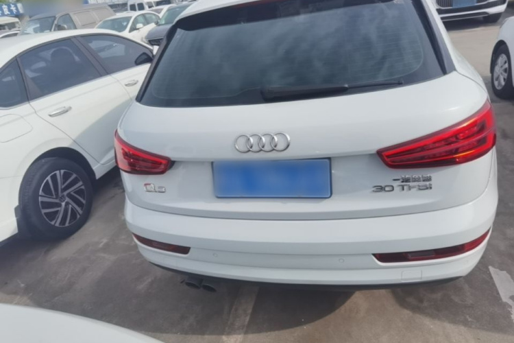 Audi Q3 2017 car image #6