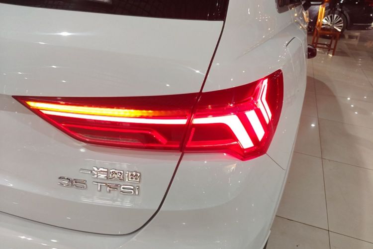 Audi Q3 2024 car image #8