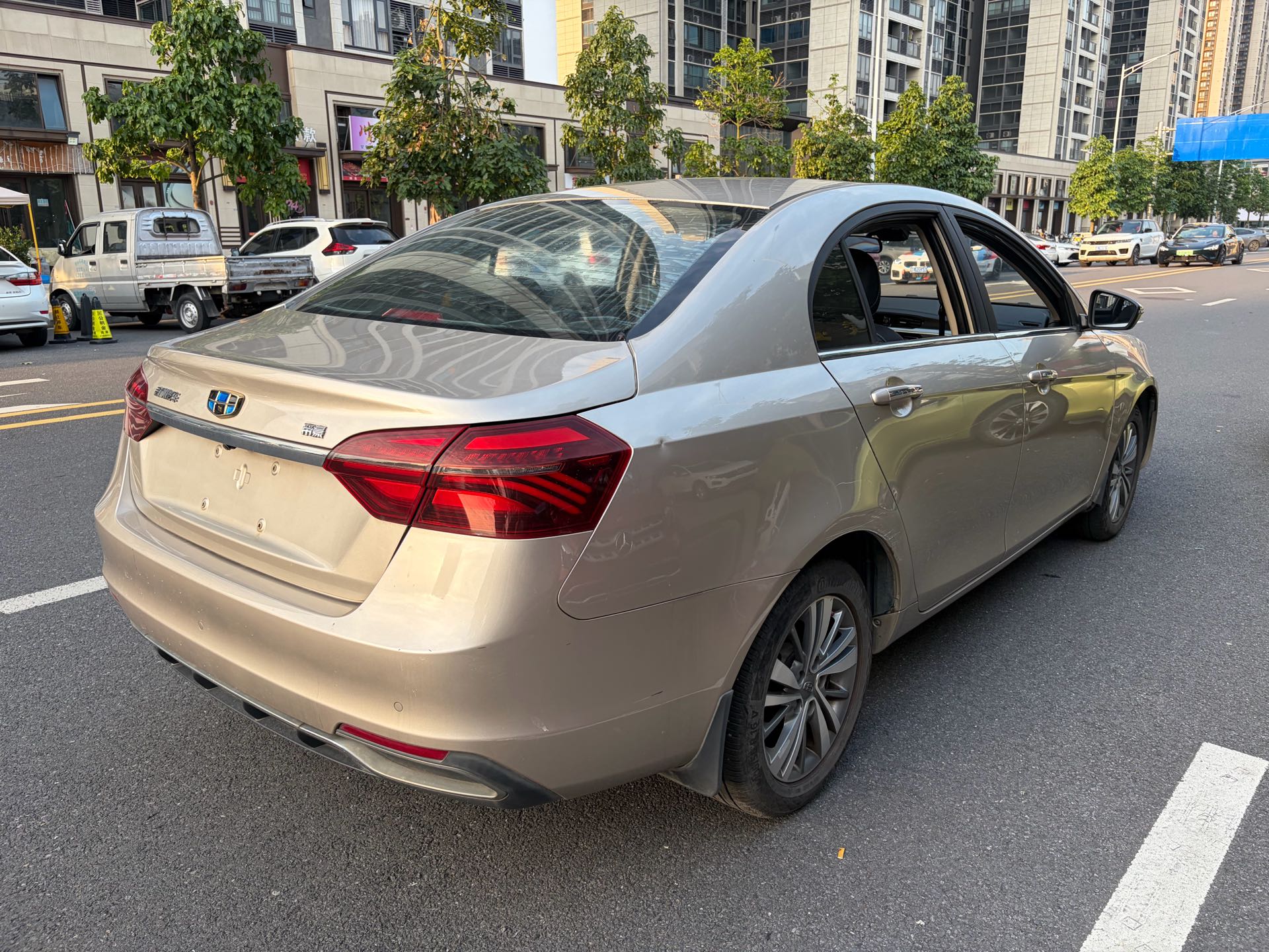 GEELY Emgrand 2019 #4 GEELY Emgrand 2019 car image #4