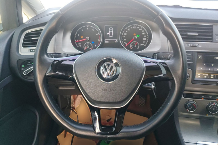 Volkswagen Golf 2016 car image #11