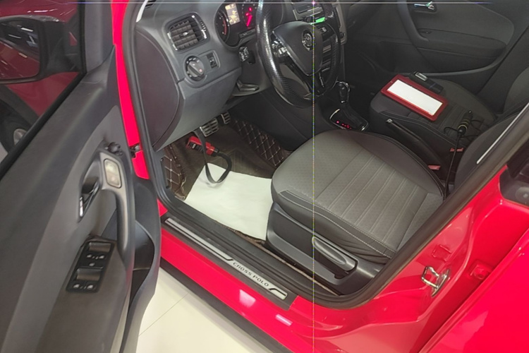 Volkswagen Polo 2015 car image #16