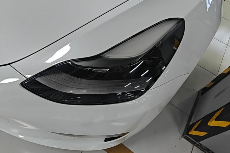 Tesla Model 3 2020 car image #23