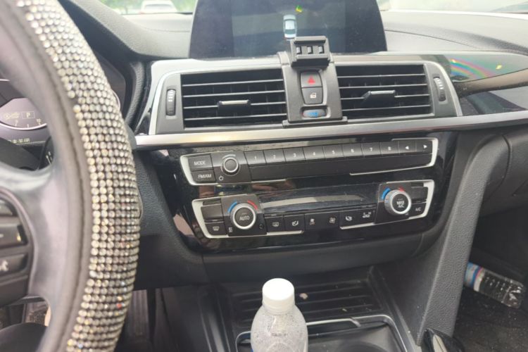 BMW 3 Series 2018 car image #13