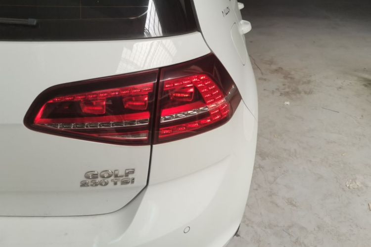 Volkswagen Golf 2017 car image #8