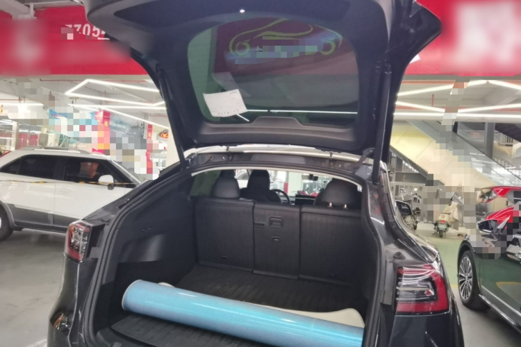 Tesla Model Y 2024 #19 Tesla Model Y 2024 immagine di auto #19