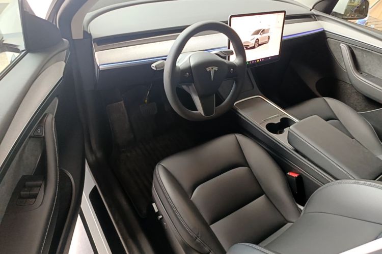 Tesla Model Y 2025 #16 Tesla Model Y 2025 car image #16