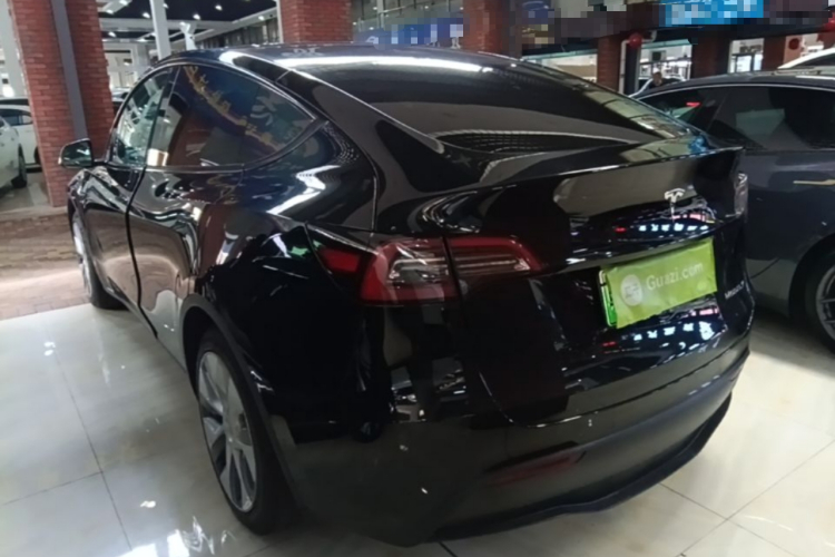 Tesla Model Y 2023 #5 Tesla Model Y 2023 car image #5