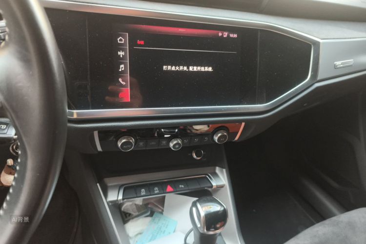 Audi Q3 2019 car image #15