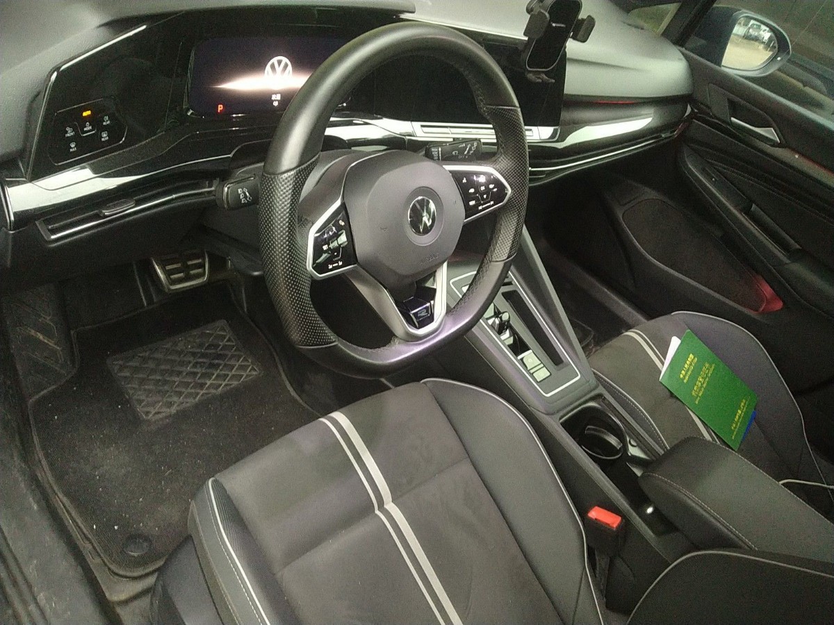 Volkswagen Golf 2023 car image #5