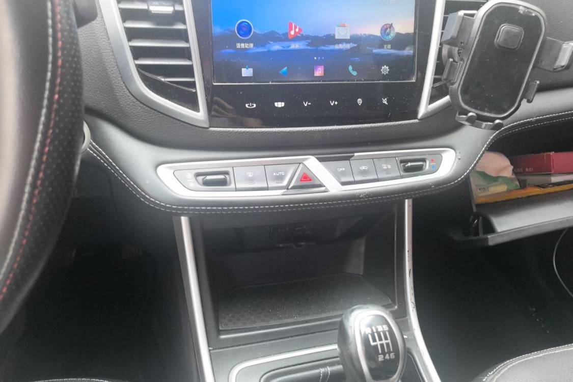 GEELY Vision X6 2019 car image #26