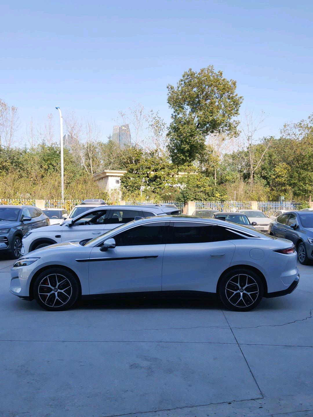 BYD HanL 2025 car image #3
