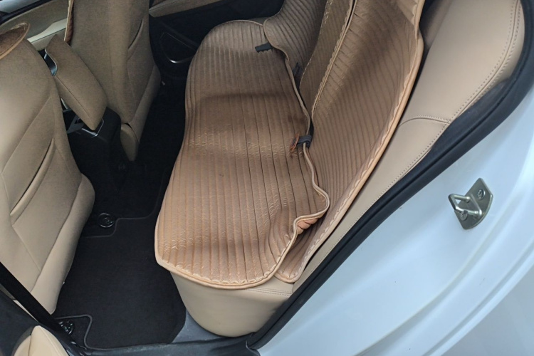 GEELY Emgrand 2019 car image #10