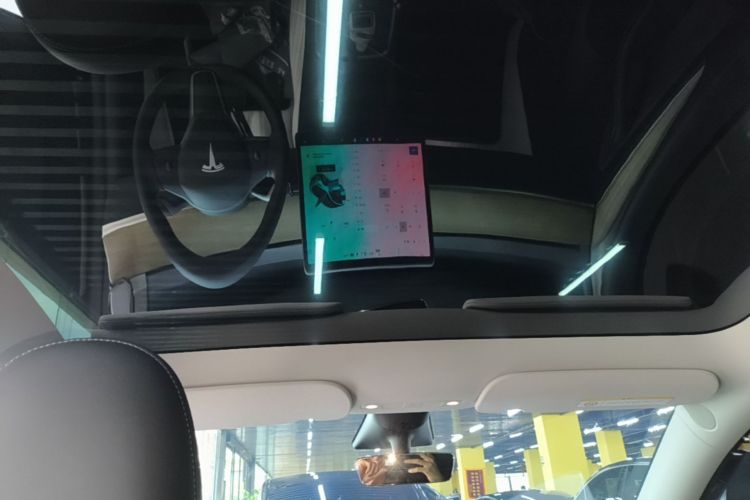 Tesla Model Y 2023 car image #18