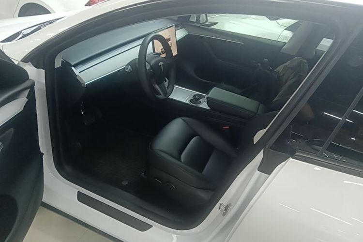 Tesla Model Y 2024 #16 Tesla Model Y 2024 car image #16