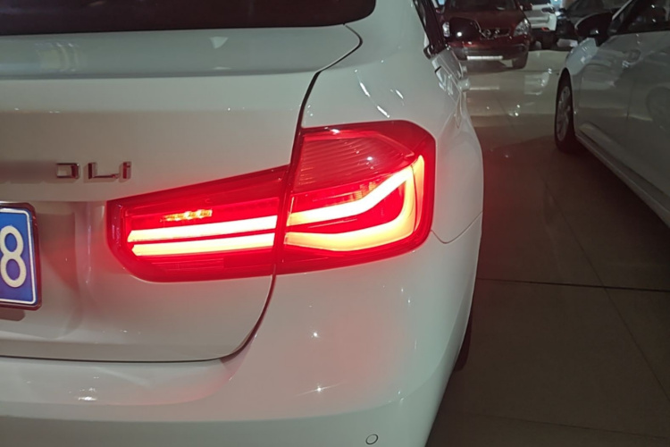 BMW 3 Series 2017 #8 BMW 3 Series 2017 صورة سيارة #8