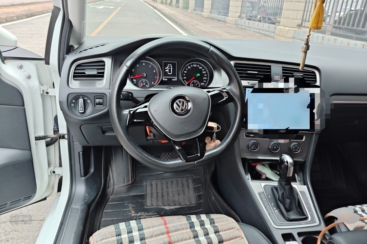 Volkswagen Golf 2016 car image #12