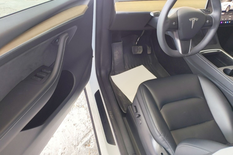 Tesla Model Y 2023 #16 Tesla Model Y 2023 car image #16