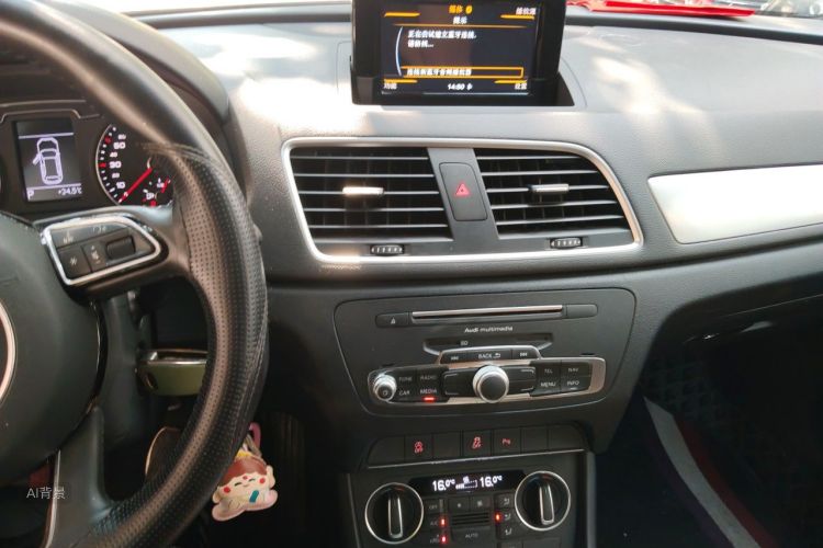 Audi Q3 2019 car image #15