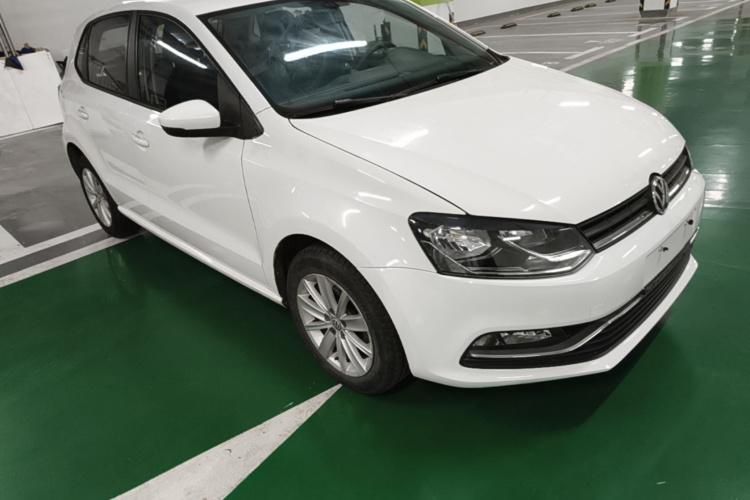 Volkswagen Polo 2015 car image #4
