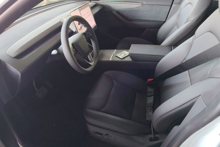 Tesla Model Y 2026 #15 Tesla Model Y 2026 car image #15