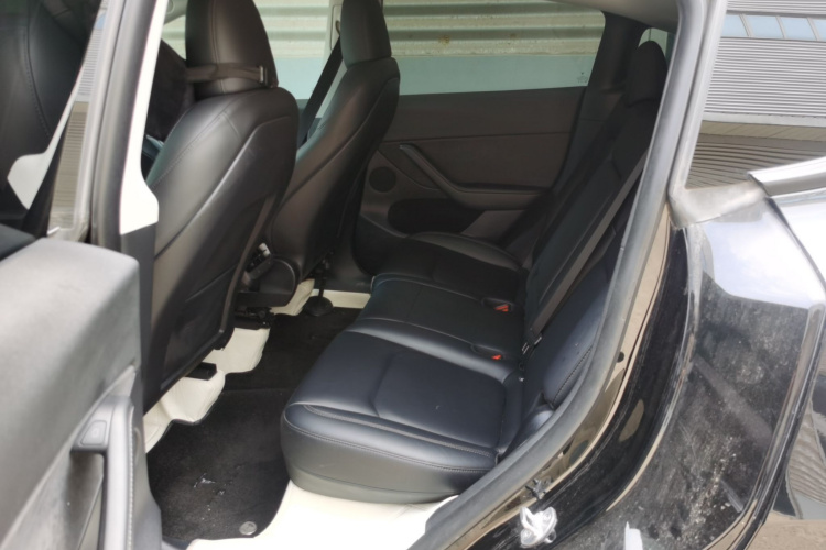 Tesla Model Y 2023 #10 Tesla Model Y 2023 car image #10