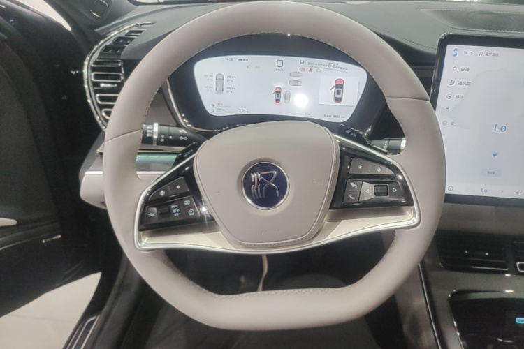 BYD Han 2025 car image #11