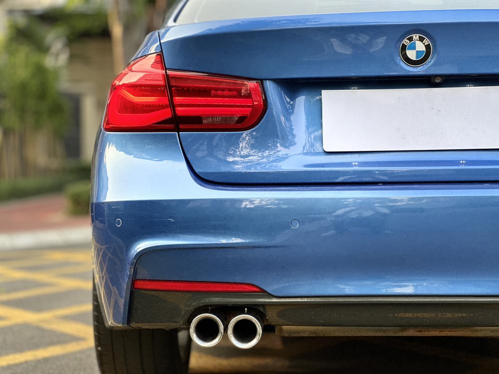 BMW 3 Series 2018 car image #9