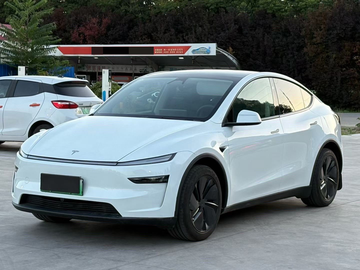 Tesla Model Y 2025 car image 