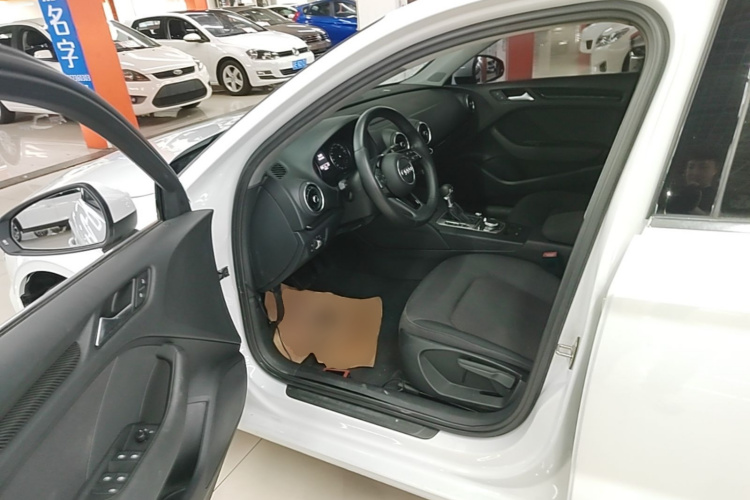 Audi A3 2019 car image #16