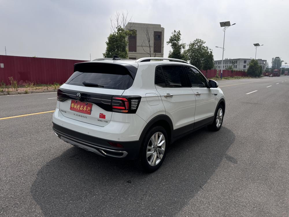 Volkswagen T-Cross 2024 car image #7