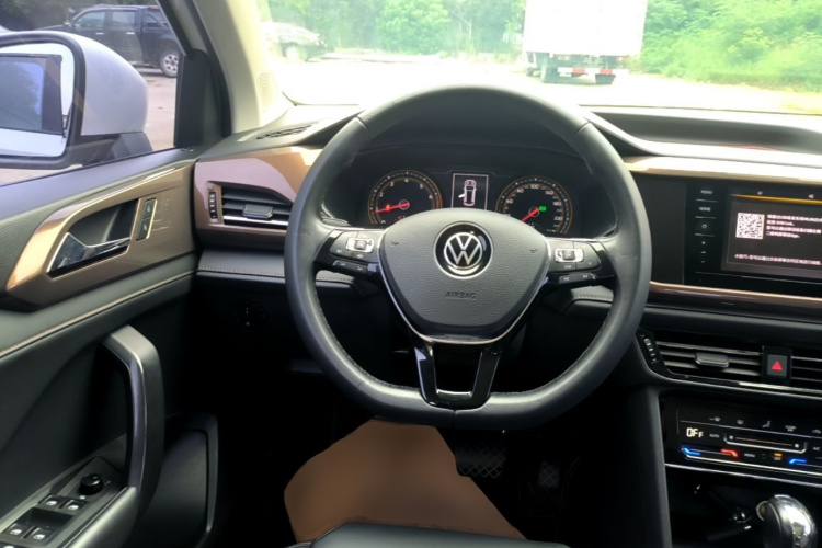 Volkswagen Tharu 2021 car image #11