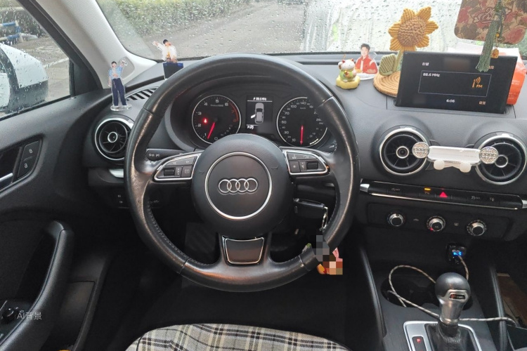 Audi A3 2015 car image #12