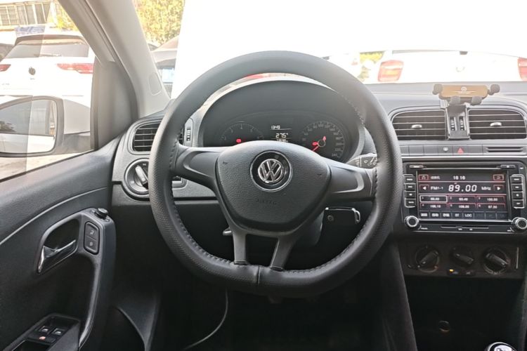 Volkswagen Polo 2015 #11 Volkswagen Polo 2015 car image #11
