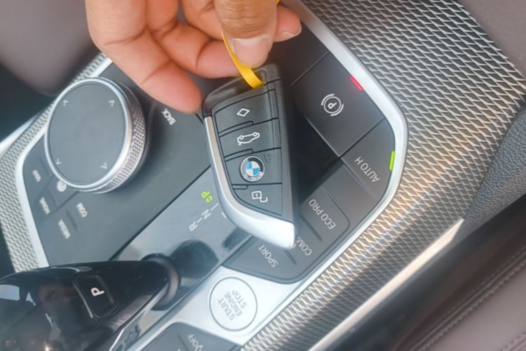 BMW 3 Series 2021 car image #9