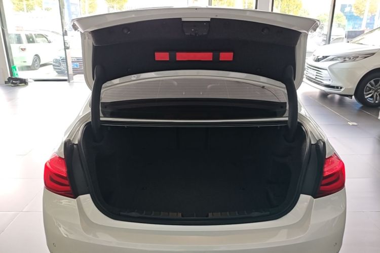 BMW 3 Series 2018 #21 BMW 3 Series 2018 car image #21