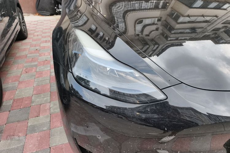 Tesla Model Y 2023 immagine di auto #8