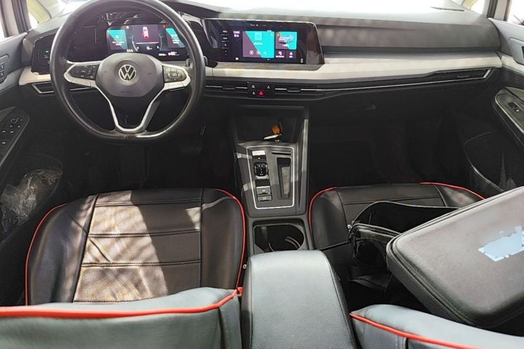 Volkswagen Golf 2023 car image #11