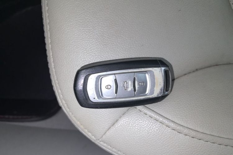 GEELY Emgrand 2015 #9 GEELY Emgrand 2015 car image #9