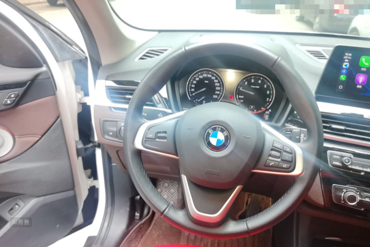 BMW X1 2022 car image #12