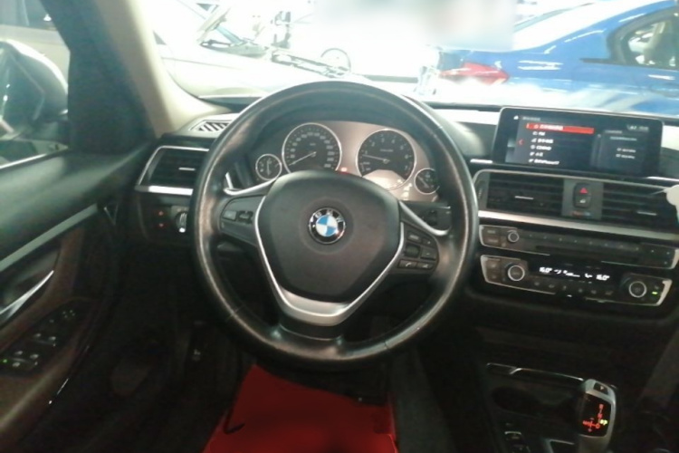 BMW 3 Series 2019 car image #15
