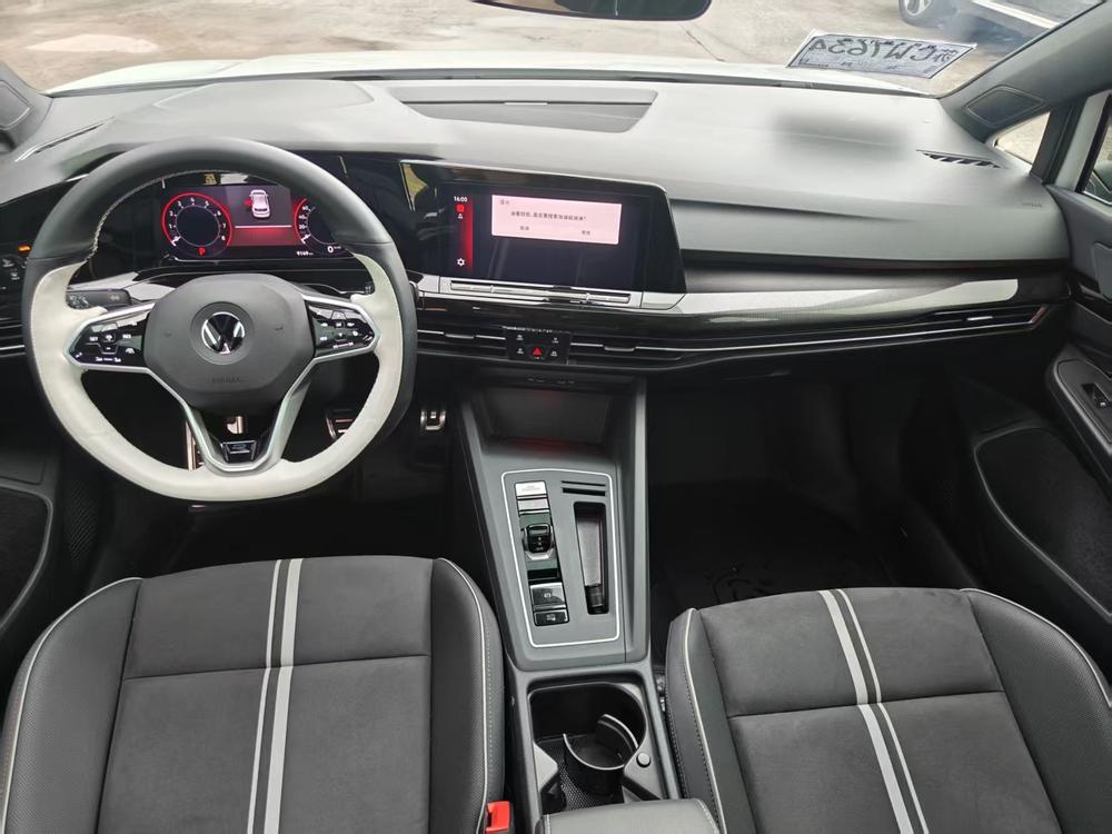 Volkswagen Golf 2024 car image #6