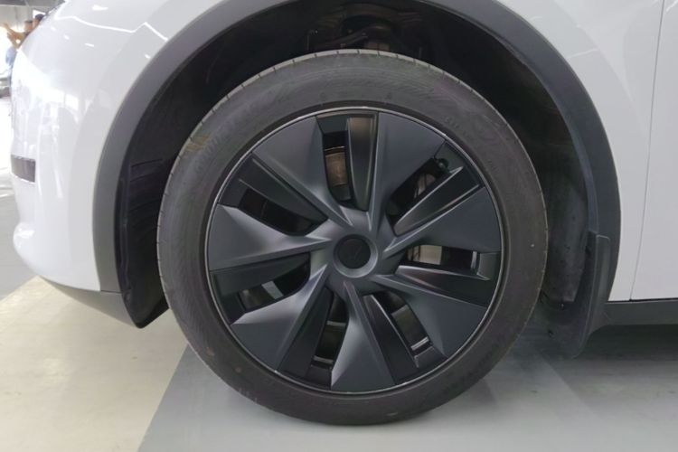 Tesla Model Y 2024 #9 Tesla Model Y 2024 car image #9