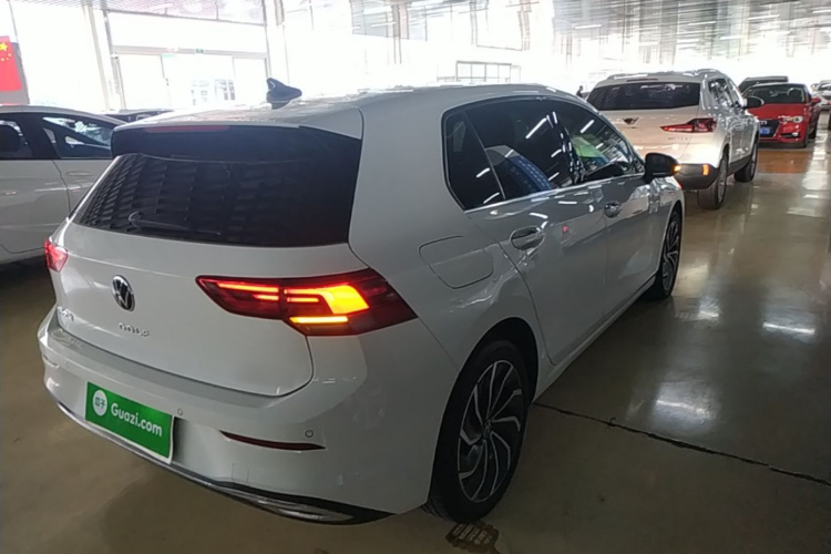 Volkswagen Golf 2022 car image #7