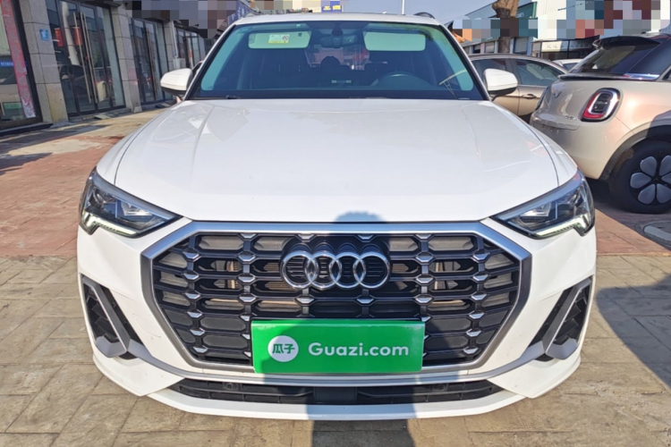 Audi Q3 2019 car image #3