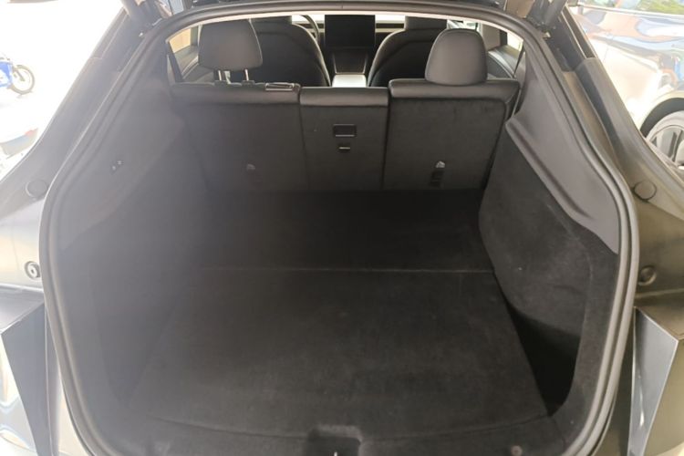 Tesla Model Y 2025 #19 Tesla Model Y 2025 car image #19